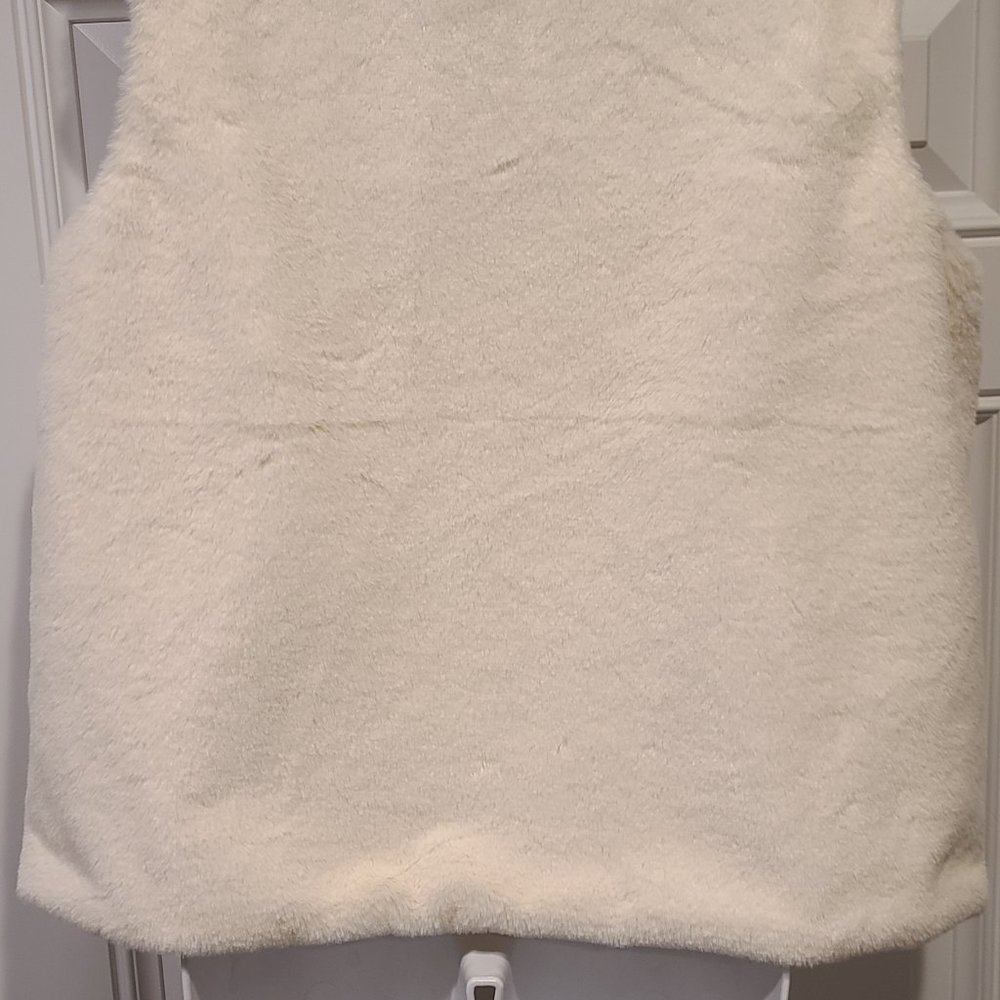 Daily Thread Faux Fur Vest - Picture 5 of 6
